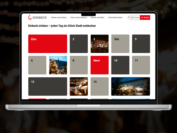 Bildschirm mit den Türchen aus dem digitalen Adventskalender